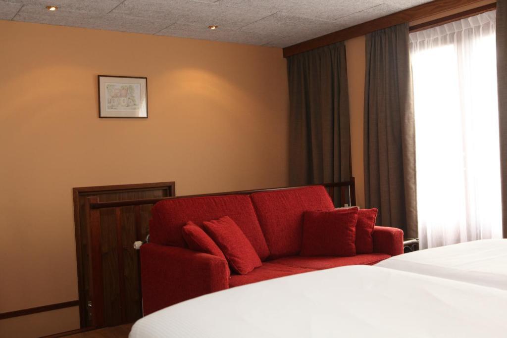 Hotel Restaurant De Hoogt Maasdam Room photo
