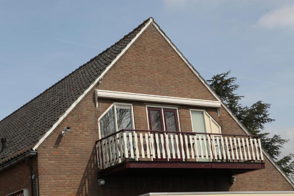 Hotel Restaurant De Hoogt Maasdam Exterior photo